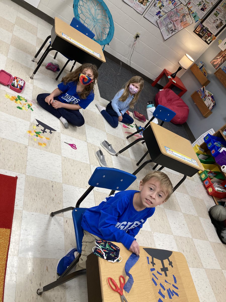 sfxtigers's tweet photo. Kindergarten worked on creating Calvary Hill stained glass windows today! #SFXTigerPride #1Faith1Family1SFX https://t.co/ftp117jk43