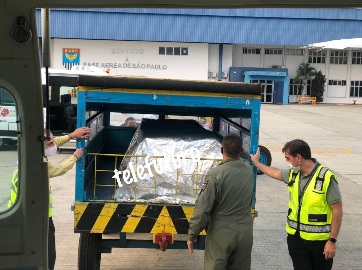 fatimagaray's tweet photo. #vacunas #Covip19 Salió a las 18 del aeropuerto de Sao Paulo el avión de la Fuerza Aérea Paraguaya con el lote de 3000 dosis de vacunas anti coronavirus donados a Paraguay. https://t.co/SVyCXCpHL5