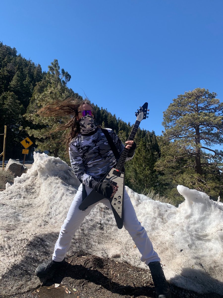 _persekutor's tweet photo. Lead guitarist @invertedchris is ripping ice solo on distant tundra yes. Feel the frost!! ❄️🥶❄️Fotografikation by Scott Batiste https://t.co/5sGKthNkKT