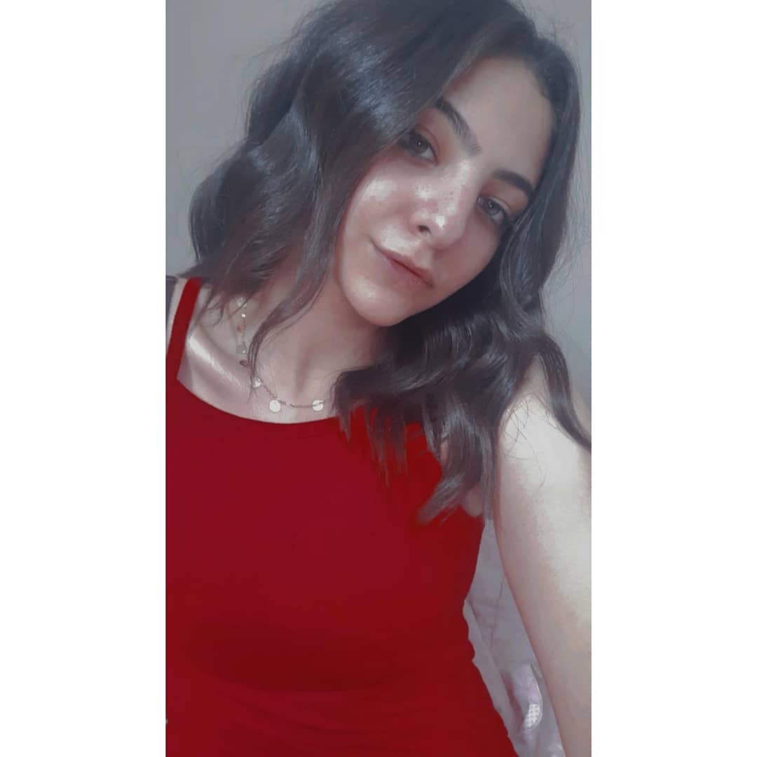 HelenaAdel's tweet photo. a red moment♥️ https://t.co/vqWSTfXoV7