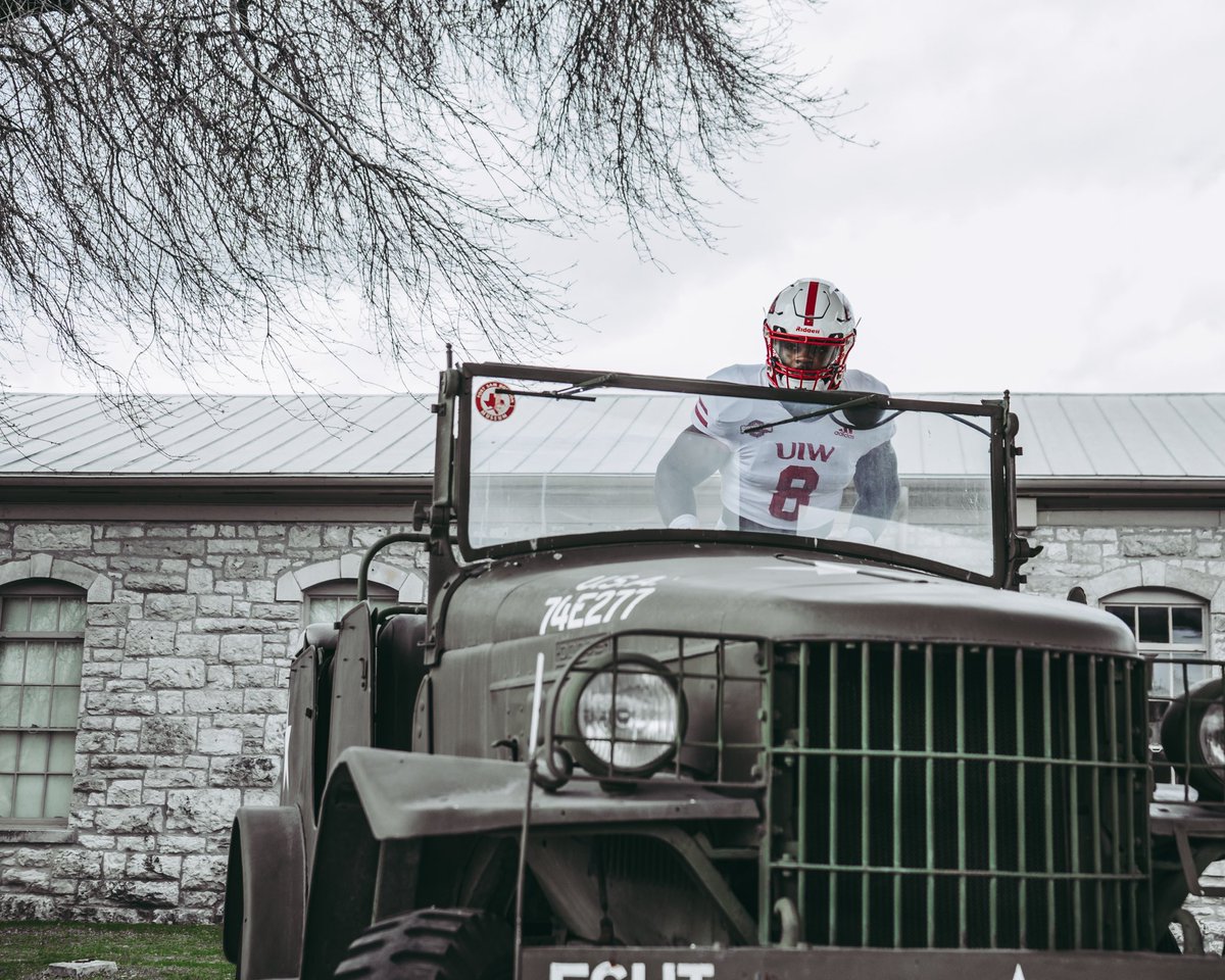 UIWFootball's tweet photo. Suit up, #THEMI22ION is coming... https://t.co/QImktYx14I