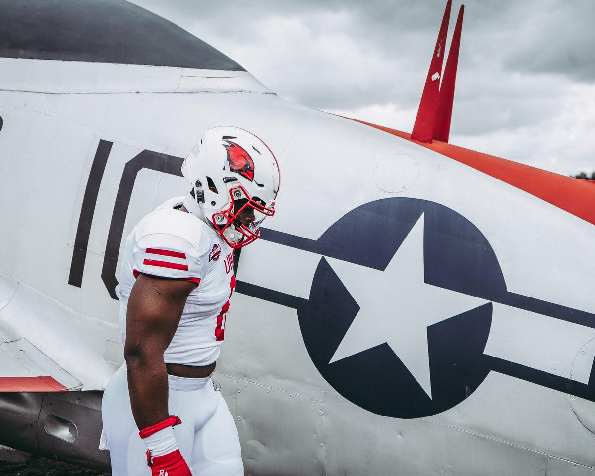 UIWFootball's tweet photo. Suit up, #THEMI22ION is coming... https://t.co/QImktYx14I
