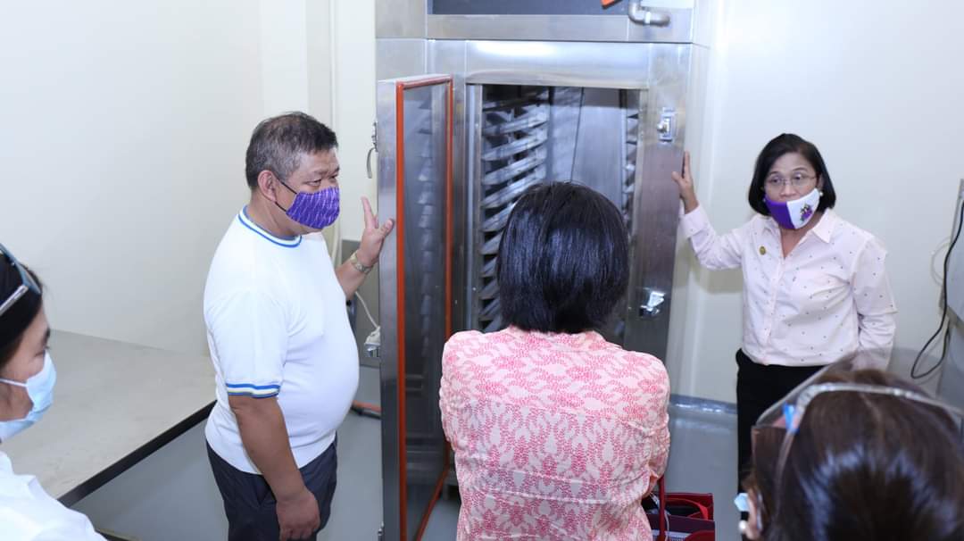 MMSU_official's tweet photo. LOOK: The Department of Trade and Industry - Regional Office I (DTI-RO1) turned over the Shared Service Facility (SSF) on Garlic Processing to Mariano Marcos State University (MMSU) yesterday, March 12. 

#SharedServiceFacility 
#MMSUACHIEVE1 https://t.co/D3hmmS72Rf
