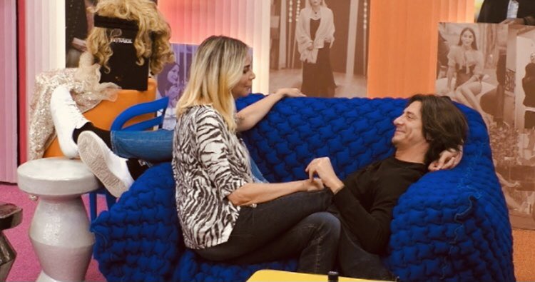 sensates99's tweet photo. E si, faccio anche un altro tweet.
Perché sono piena di voi che continuate a negare l’esistenza di questo rapporto.
È uno dei rapporti più sottovalutati, ma una volta trovati, ci sono sempre stati l’uno per l’altro e si vogliono tanto bene❤️
#TZVIP #Oppinando https://t.co/yY2wG4jhkn