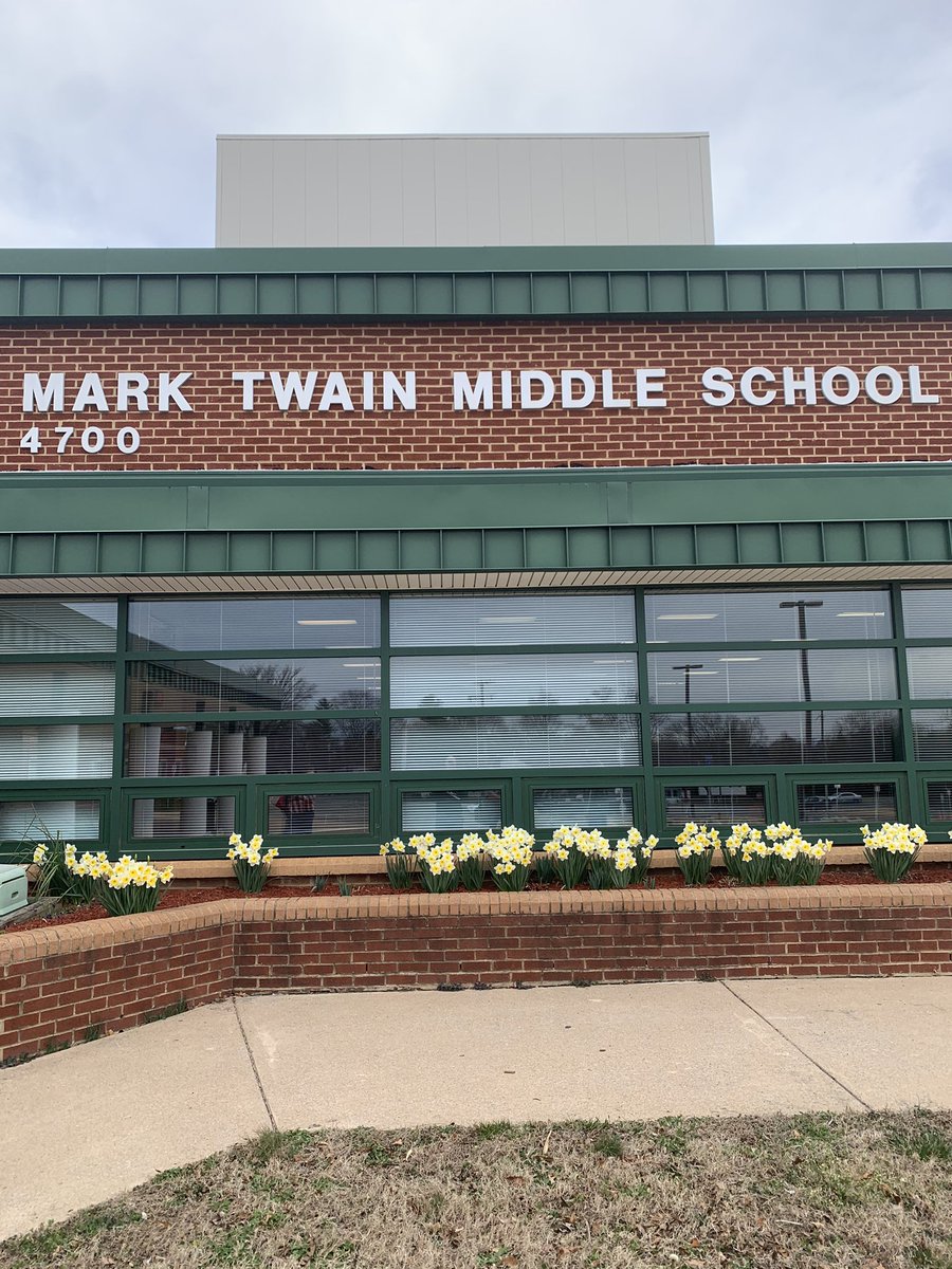 Steve Fitzgerald (@twain_dss) on Twitter photo Alice M taught <a href="/TwainMS/">Twain Middle School</a> for almost 20 years. She retired 2 years ago but still returns to Twain every fall and spring to make our school more welcoming for our students ❤️@MTMSPrincipal <a href="/FCPSR3/">FCPS Region 3</a> Alice M taught <a href="/TwainMS/">Twain Middle School</a> for almost 20 years. She retired 2 years ago but still returns to Twain every fall and spring to make our school more welcoming for our students ❤️@MTMSPrincipal <a href="/FCPSR3/">FCPS Region 3</a>