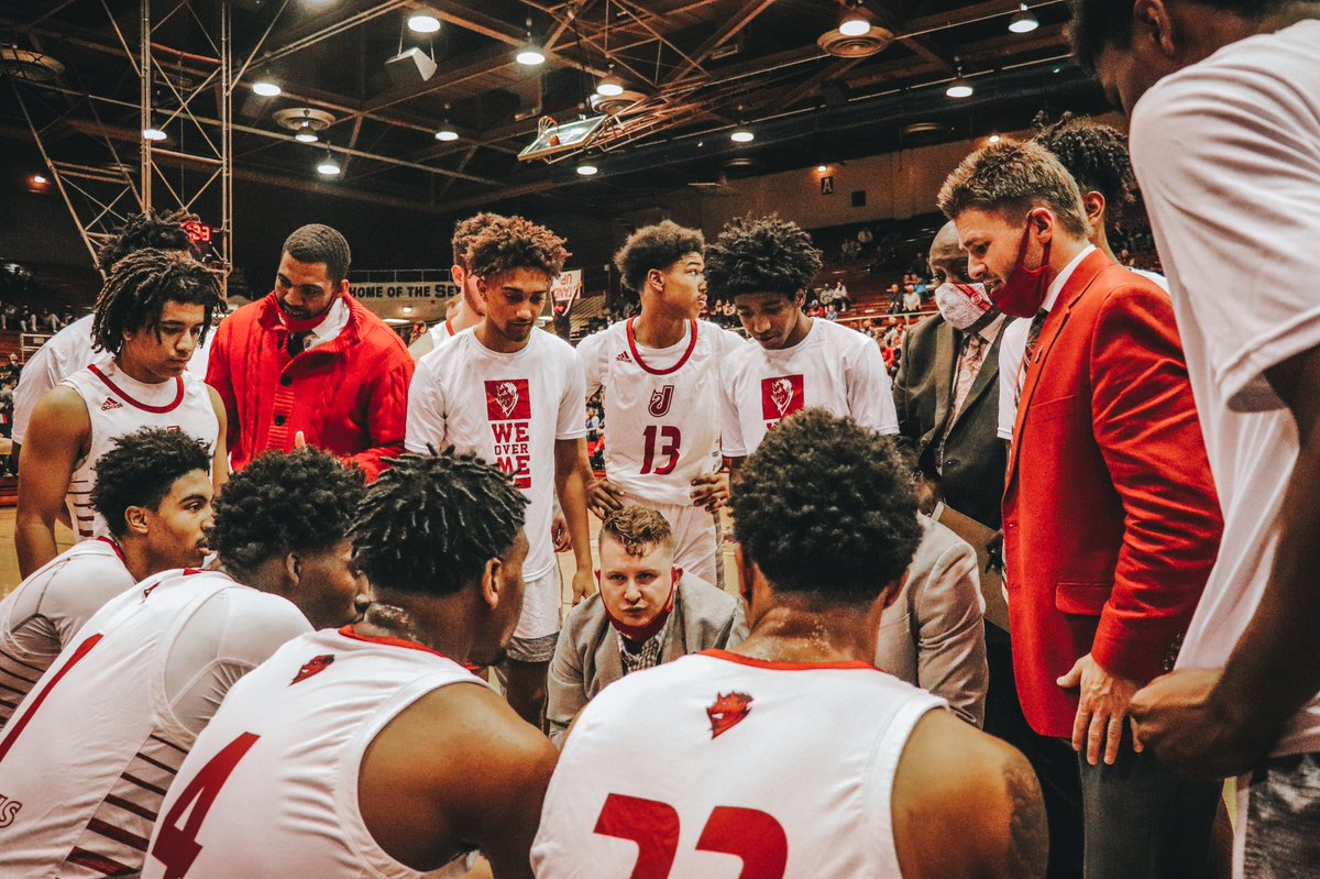Hoosier Hysteria is back in the A.M.!

Tune in tomorrow at 10 a.m. as Jeffersonville opens vs Bloomington South in the regional semi-finals. 

Wyatt Williams &amp; Blake Beams will have the call from Seymour! 

⏰ 10:00 a.m.
📻 98.5 FM &amp; WJHI.com