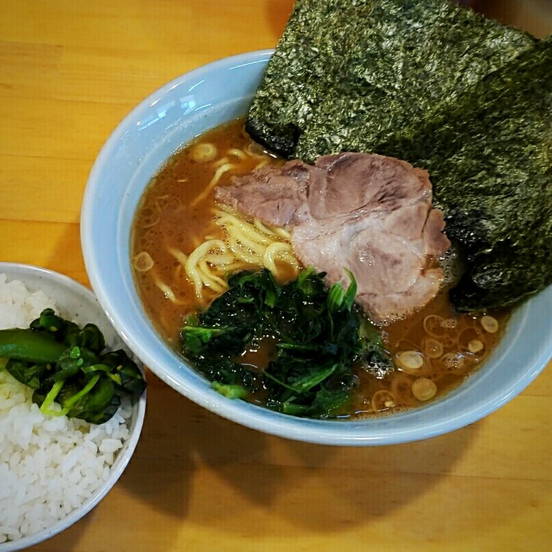ピップ 横浜家系ラーメン みと家 茨城県水戸市 鮪醤油ラーメン ７００円 ライス無料 鮪醤油で複雑さの増したスープにお新香の付いた無料ライスも嬉しく コスパの良いランチだった の巻 詳しくは T Co Erxj2ytwyz T Co Aqw99zvgv4