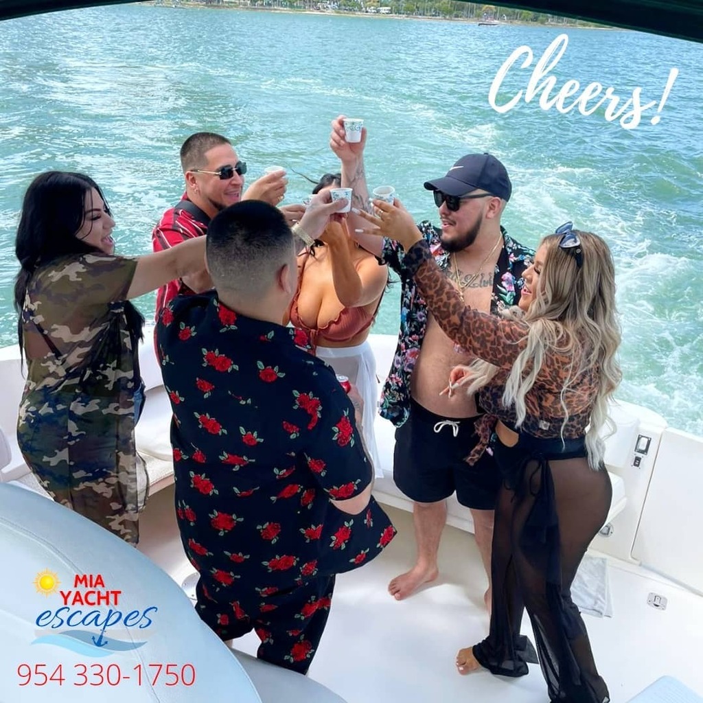 MiaYachtEscapes's tweet photo. Happy #friday everyone! 👙☀️🛥️🍹What are you waiting for? DM 954 330-1750
.
.
.
Follow us @miayachtescapes
#miamiLife #miayachtescapes #insta #miamiboat #smallbusiness #miami #sunshine #enjoy #fun #party #now #vacationmode #rentayacht #yacht #WeekendVi… https://t.co/0uFSQ9G6to https://t.co/cBk5oE7jAK