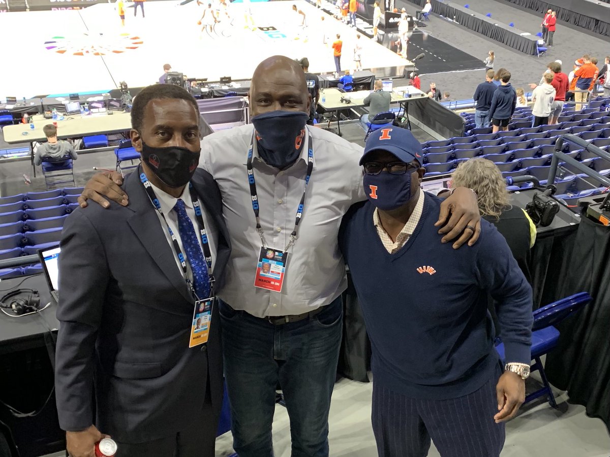 deonthomas25's tweet photo. Kickin it with 2 #illini greats ⁦@stephenbardo⁩ and ⁦@RyanBakerMedia⁩ before tip-off of #illini #scarlettknights game in Indy. #GoIllini! https://t.co/M1KDAfwQI6