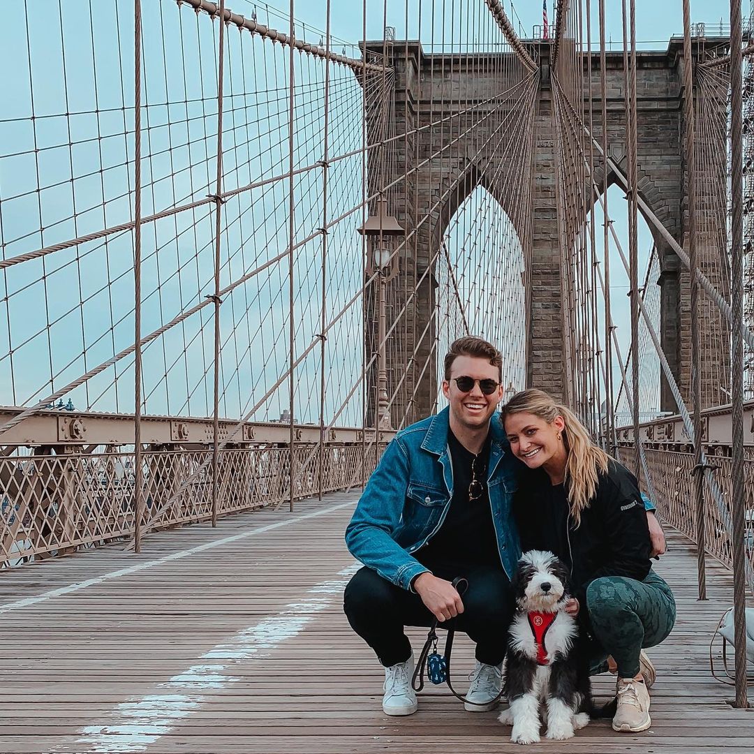 happy_tours's tweet photo. ¡Crea tus mejores recuerdos con tu familia en New York!
El Brooklyn Bridge no se limita a ser un simple puente que cruza el East River, sino que, es un muy reconocido símbolo de la ciudad.
📷: @sage_liketheherb
#NYC #BrooklynBridge #incredible #amazing #NewYorKCity #happyplace https://t.co/YMDwC2ZPSi