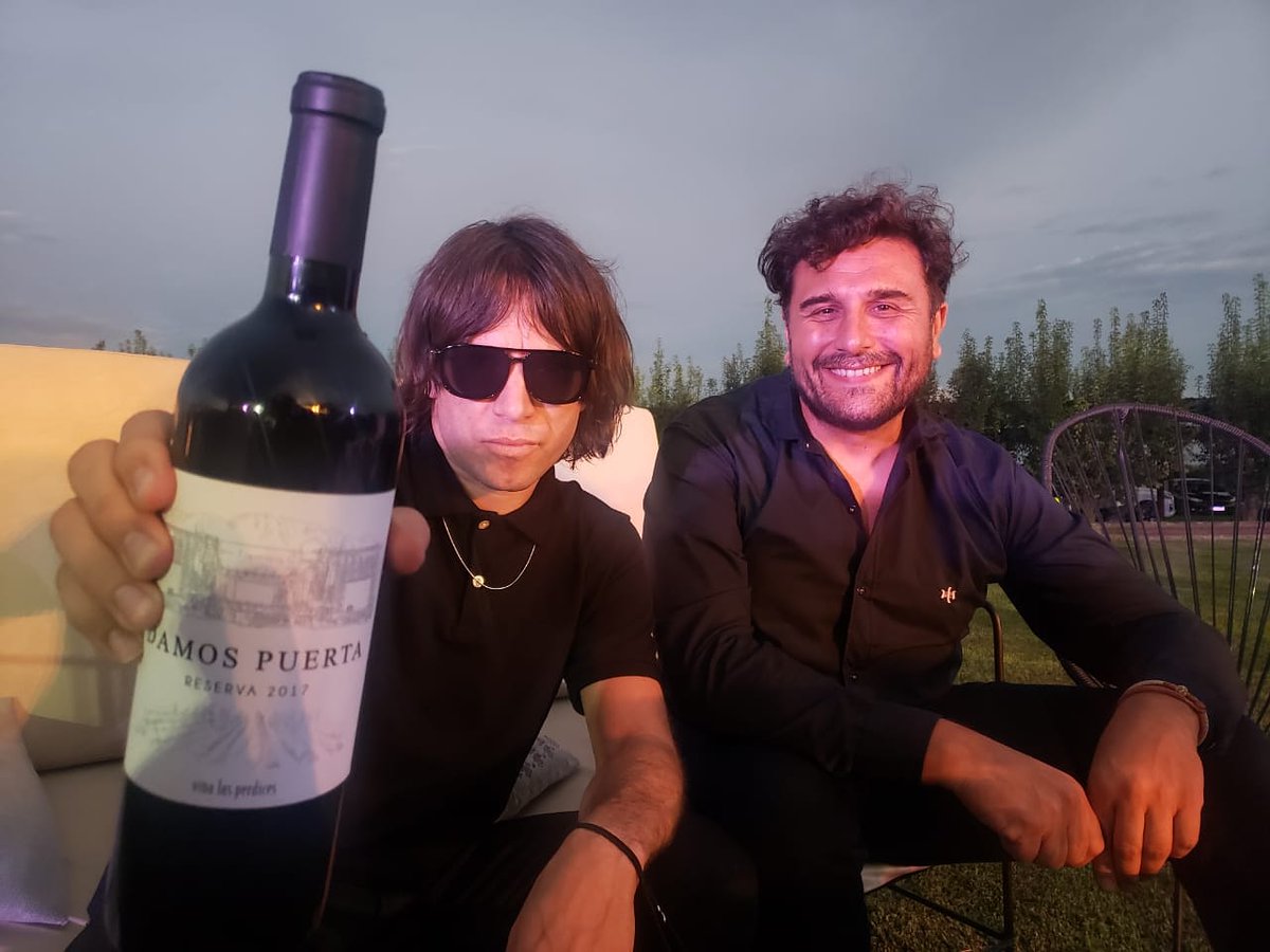 Gracias a <a href="/joaquinlevinton/">Joaquin Levinton</a> de <a href="/turfoficial/">Turf Oficial</a> por la nota en el lanzamiento del Vino Damos Puerta de <a href="/LasPerdices1/">Viña Las Perdices</a> 🎶🍷
