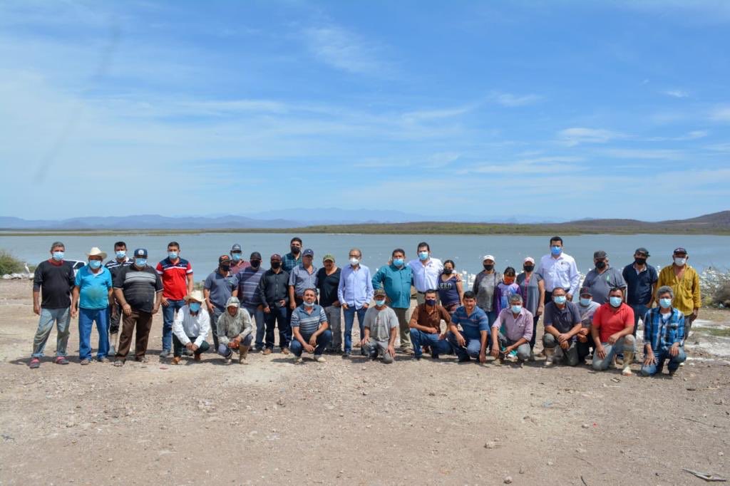 A mi me gusta estar en el terreno. Fui a visitar la Presa Eustaquio Buelna, de Guamúchil, donde me comprometí a sembrar de 500 mil a un millón de alevines, ya que la tilapia es el sustento de muchas familias. ¡¡Los apoyos se entregarán de manera honesta y transparente!!