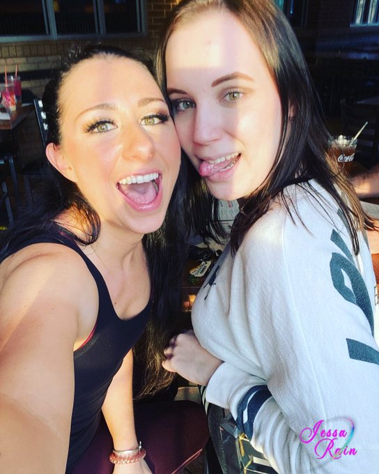 Dinner with @DakotaCharms 🌻 https://t.co/XcomPukEhA<a class="tags" href="/tag/dakotacharms">@dakotacharms</a><a href="/tag/bussitchallenge"class="tags"><span>#bussitchallenge</span></a>