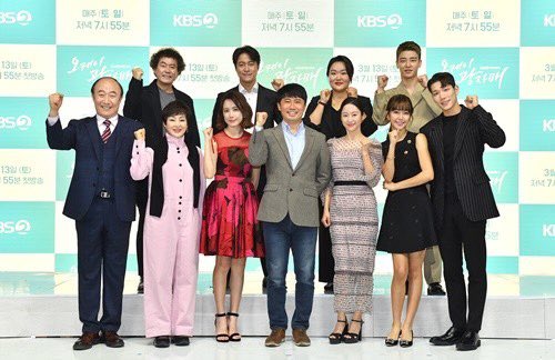 infodrakor_id's tweet photo. Konferensi pers drama weekend KBS #RevolutionarySisters: #YoonJooSang #HongEunHee #JeonHyeBin #GoWonHee #KimKyungNam #LeeBoHee #SeolJungHwan 😍
Tayang hari ini https://t.co/I3sQftbmGi