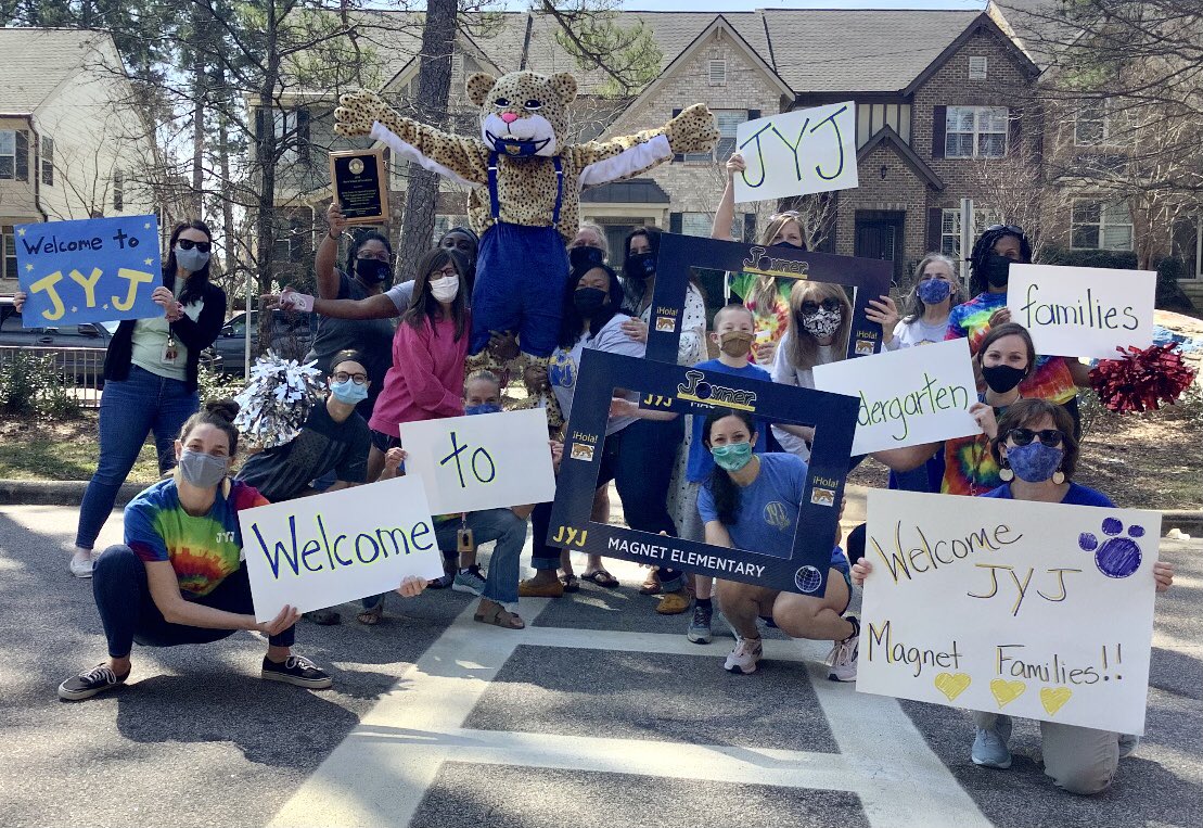 JYJoynerP's tweet photo. There is no greater family than the JYJ! Such a fun time celebrating our new magnet families & our @MagnetSchlsMSA School of Excellence Award! 🎉💕🎉 #WelcomeHome #JoynerStrong #WeAreFamily #ThePeopleMakeThePlace #SeeThingsDifferently @JYJoyner https://t.co/HqR0wrHCml