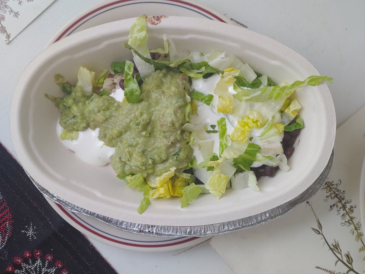 gutsntoses's tweet photo. I pay for a monthly subscription, a service fee, a CA driver benefits fee, a tip; all that on top of higher menu prices and this is what I get. Half portions with 1 tablespoon of rice and sprinkled lettuce. @ChipotleTweets @UberEats https://t.co/hi9vFG23I6