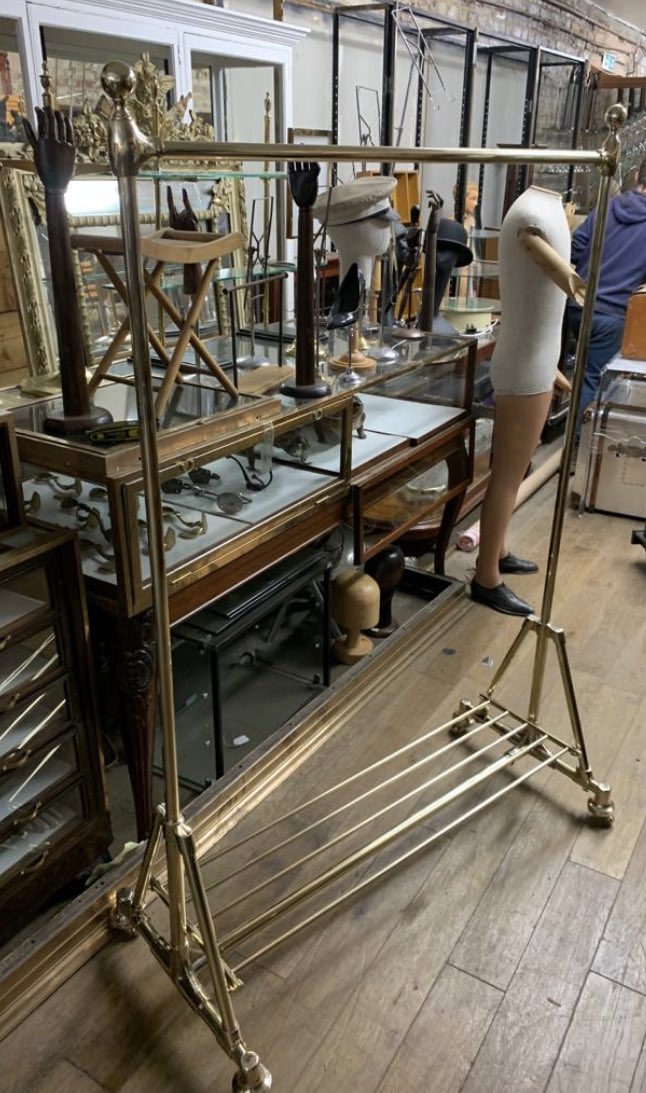 DandABinder's tweet photo. New rails #antiques #antiquerail https://t.co/7s5JZCknmI