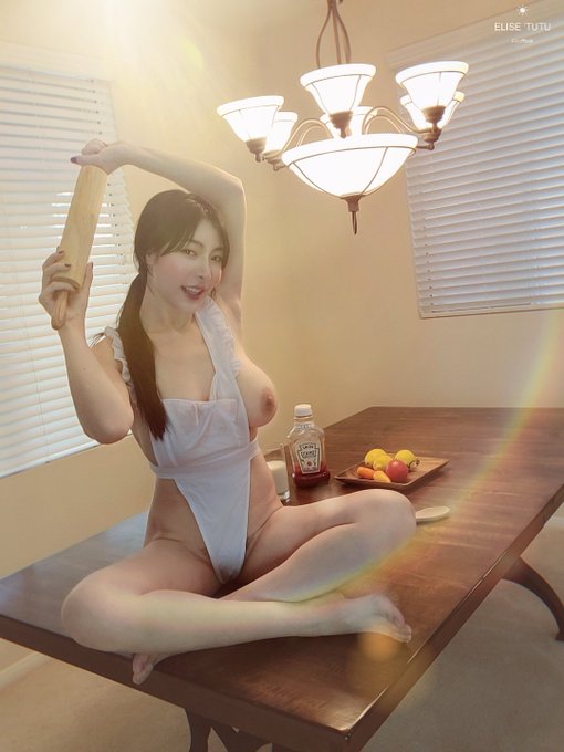 想象着～當你工作完下班回家看見兔兔女朋友在為你準備晚餐，會覺得很幸福吗😉😉😊🥰😝 https://t.co/uq8sg0jIVR<a href="/tag/%E6%96%B0%E5%B9%B4%E5%BF%AB%E4%B9%90"class="tags"><span>#新年快乐</span></a><a href="/tag/%E6%81%AD%E5%96%9C%E5%8F%91%E8%B4%A2"class="tags"><span>#恭喜发财</span></a>