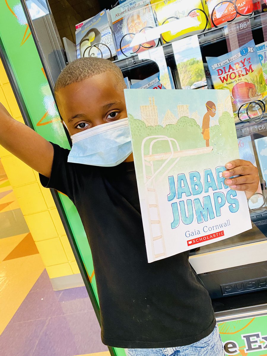 HAPPY FREE BOOK FRIDAY!!!😍📚😍

These lucky scholars earned tokens for our BRAND NEW Book Vending Machine and got to make a selection for a book to take home for Spring Break! Happy Reading Roadrunners! #MidwayMagic