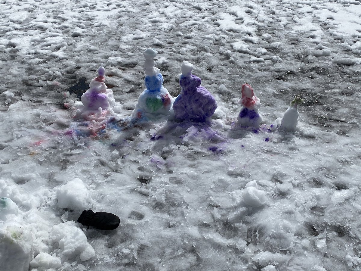 MsKelliDES's tweet photo. Snow fun with the K/1 kiddos! https://t.co/q31eGaBjaw