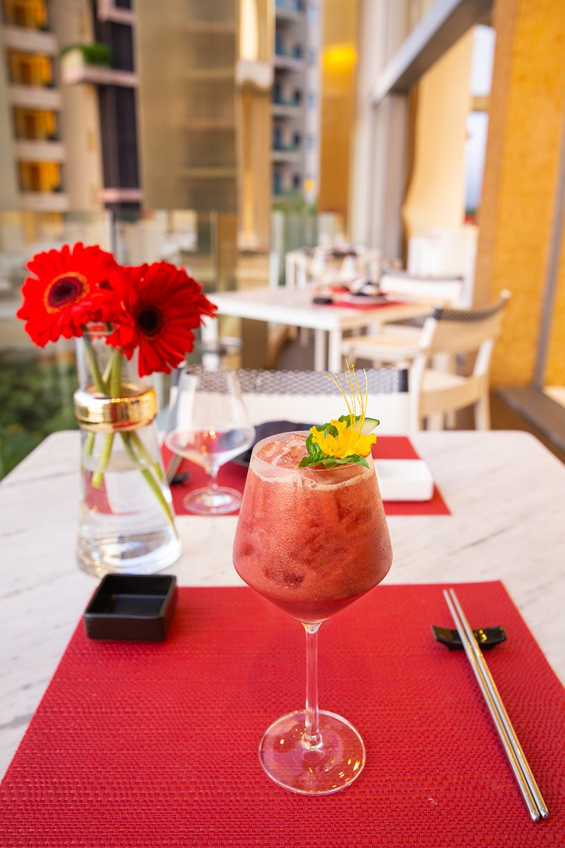 Get inspired by Mousai´s cocktail The Muse. A refreshing blend of sake, raspberries and sparkling wine. 

#Hotelmousai #Bestofthebest #fivediamondresort