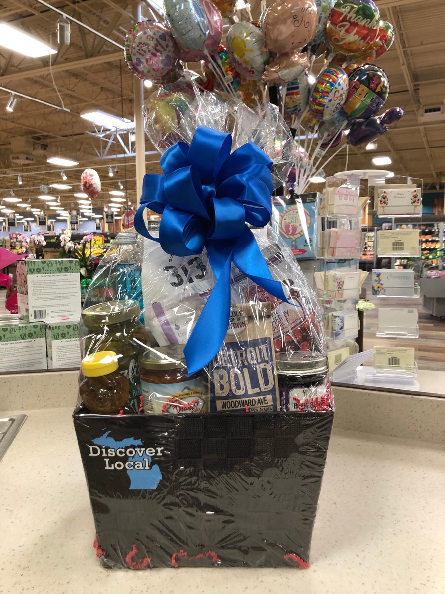 DetroitPistons's tweet image. Who's awake at 3:13AM on #Pistons313Day??

RT to win this @Kroger gift basket filled with items from the 313. We'll select 3️⃣ lucky winners and DM them on Sunday.