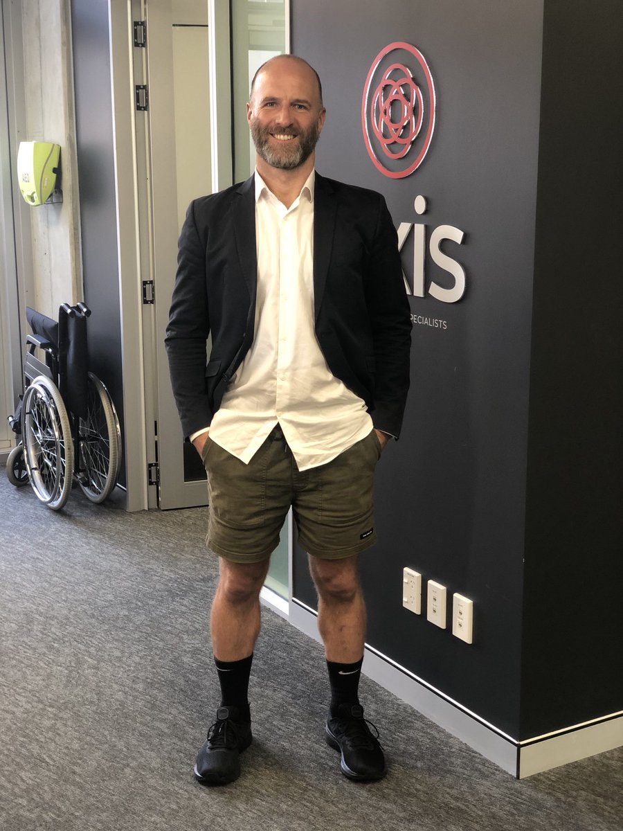 One of the advantages or presenting at a virtual conference. Guess this how a newsreader feels... Almost time to start the ⁦<a href="/ACSEP_/">ACSEP</a>⁩ Moving Through #COVID one day online conference.