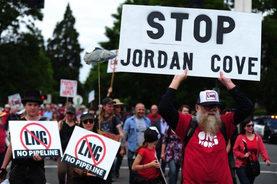 janekleeb's tweet photo. Let me throw this idea out to the universe. @JoeBiden should reverse all of Trumps pipeline water crossing permits that gave green light to pipes #DAPL #Line3 #MVP #JordanCove #Byhalia. None of the studies done under Trump were based on science. Protect water #StopTrumpPermits https://t.co/81qLmke30z