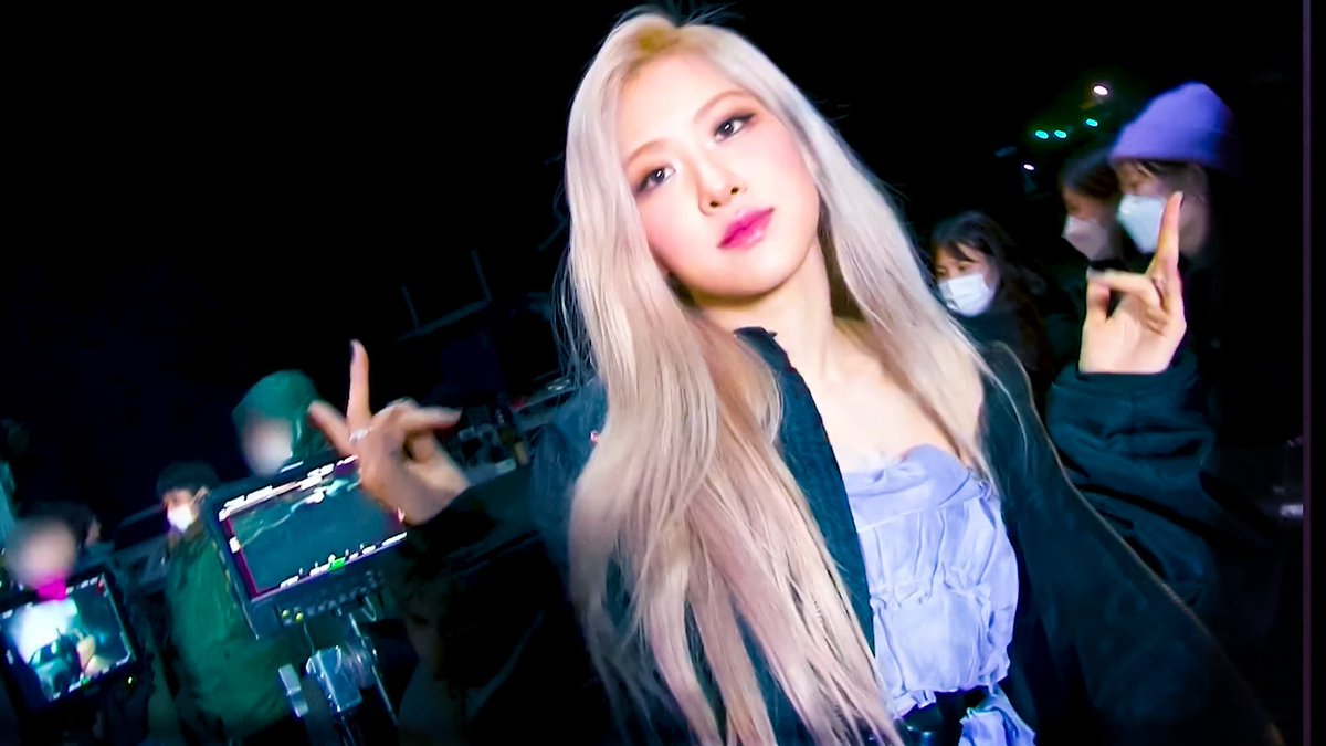 เบื้องหลังโซโล่เอ็มวีน้องแชง น่ารักมากขนาดนี้เลย ดูน้องมีความสุขมากๆเวลาที่ถ่ายโซโล่ ใจมัมหมีแฮปปี้ตามเลย🤍
#ROSÉ #OnTheGround