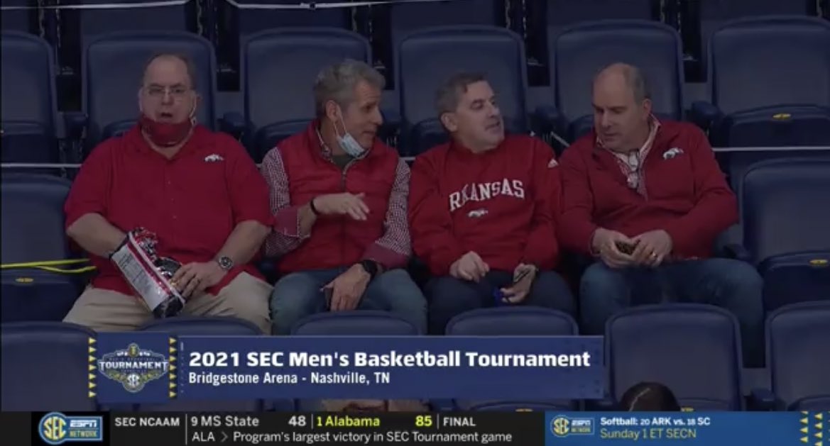 BarstoolBigCat's tweet image. Guys being dudes #Comfortable