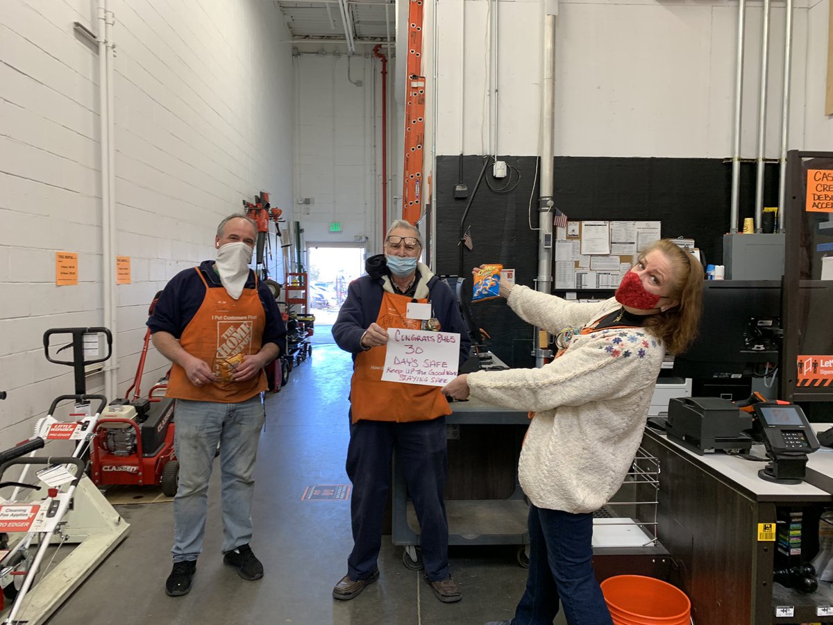 Thank you Susan (DH), John, and Jimmy from Tool rental store 8465 30 days safe chips for the crew👏🏾👏🏾👏🏾👏🏾@MickyMkt2370 @SasekMike @Kcheps810 @pooch9286 @nyyroro @RacewayHD8465 @nickz87_nick @patiaquinta