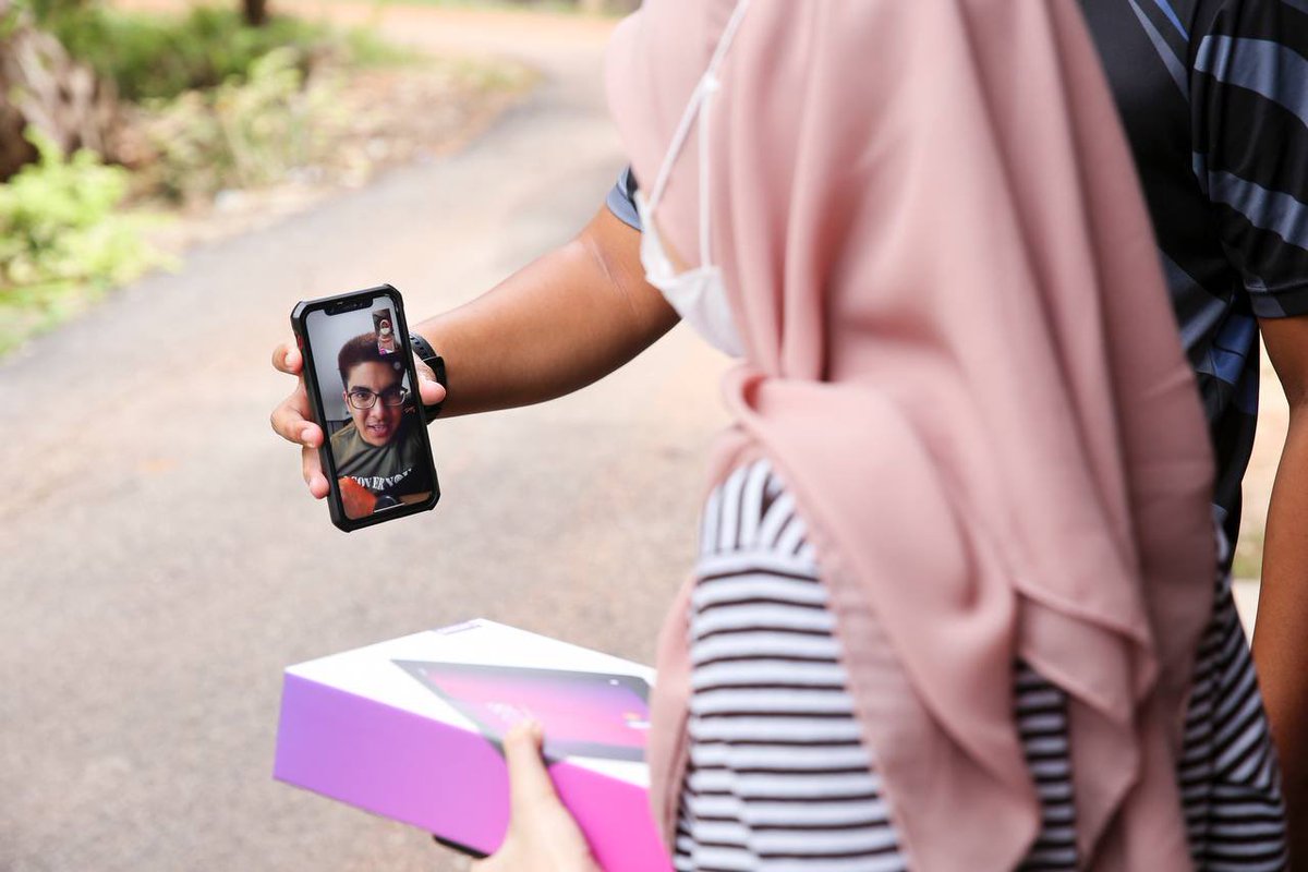 SyedSaddiq's tweet image. Providing school uniforms for children have become a privilege not all can afford. 

No child should be left behind in education. No child should be discriminated through birth lottery. 

Join thunderbold.co and help us provide uniforms in Muar Parliament.

#ThunderBOLD