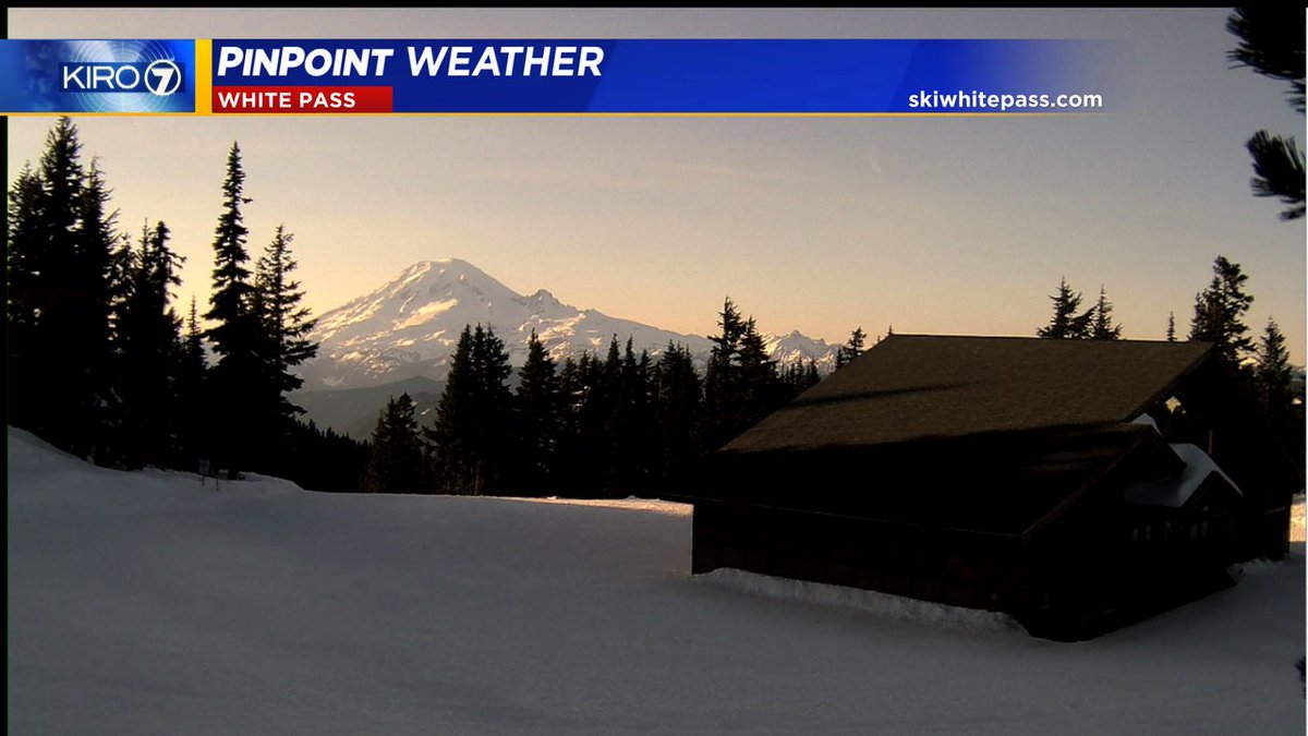 Wow, check out #MountRainier from White Pass ski area! #wawx #wasnow #Cascades Photo: @WhitePass