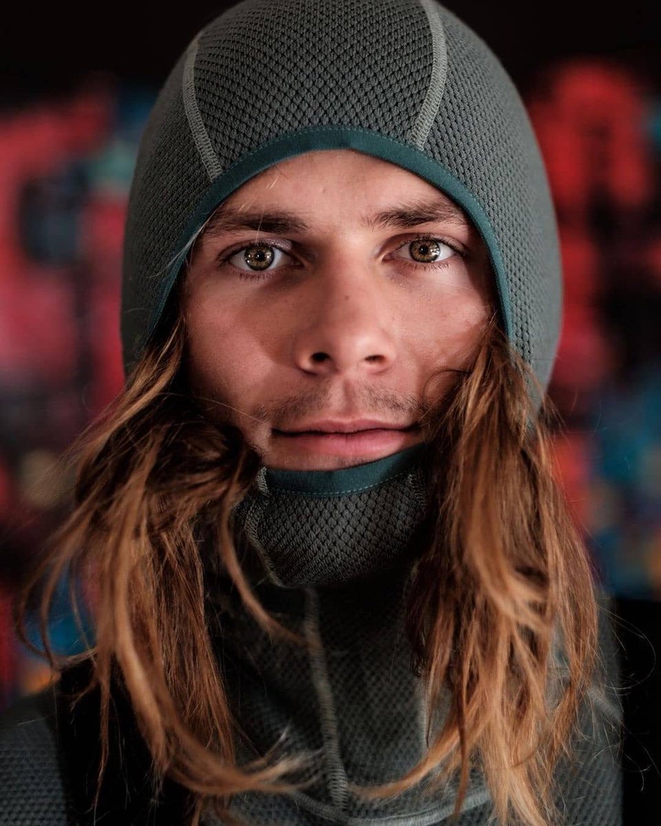 makersfinders's tweet photo. #product2know @beringiaworld / The mix of elasticity, strength, and ultra comfort make them the ideal protective gear for wind and deep powder - all in a near-invisible form factor. TAP LINK TO SEE OUR IG https://t.co/hp99yHPTrw https://t.co/8XrEusF7GT