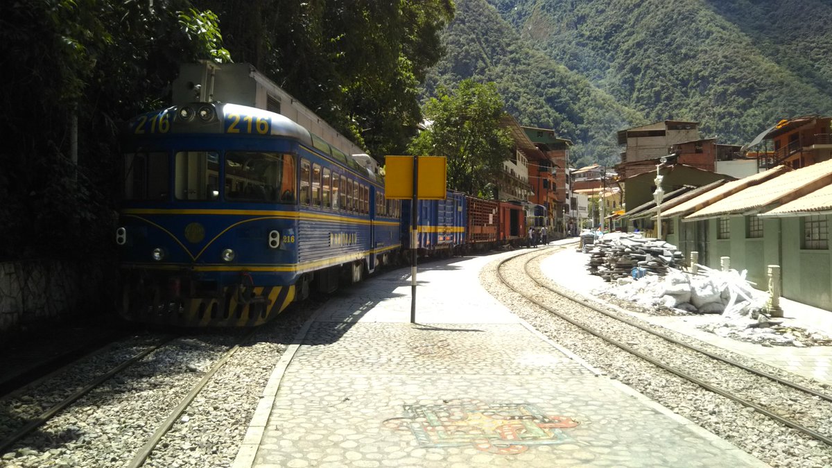 switchback87's tweet photo. 3フィート軌間のペルー南東鉄道。マチュピチュにて。2019.3.9 https://t.co/6s4RxwXiWB
