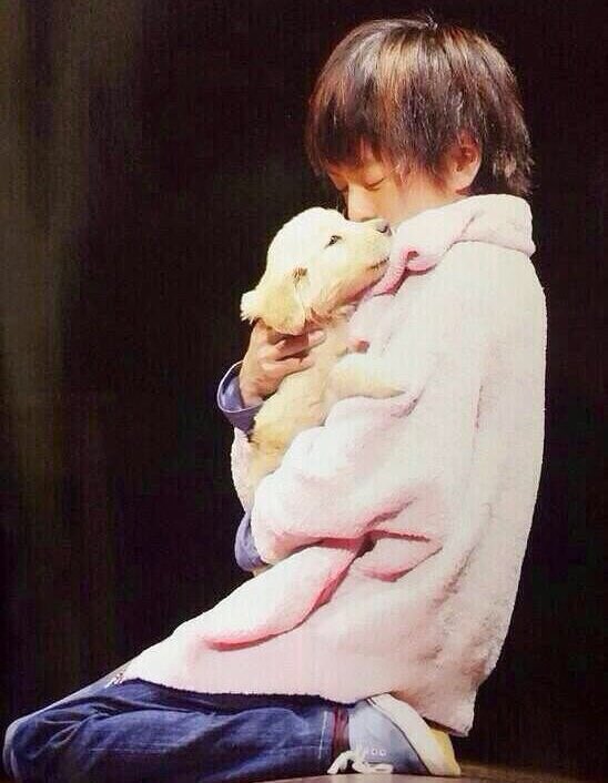 108RYanryan's tweet photo. 青春を捧げたV6の解散。
あの頃は世界で1番好きだったし愛だったな。
これからもV6の過去に縋り付いて生きていく。
沢山の幸せな時間をありがとう

#V6ありがとう 
#V6 https://t.co/eq4Qx4HN9y