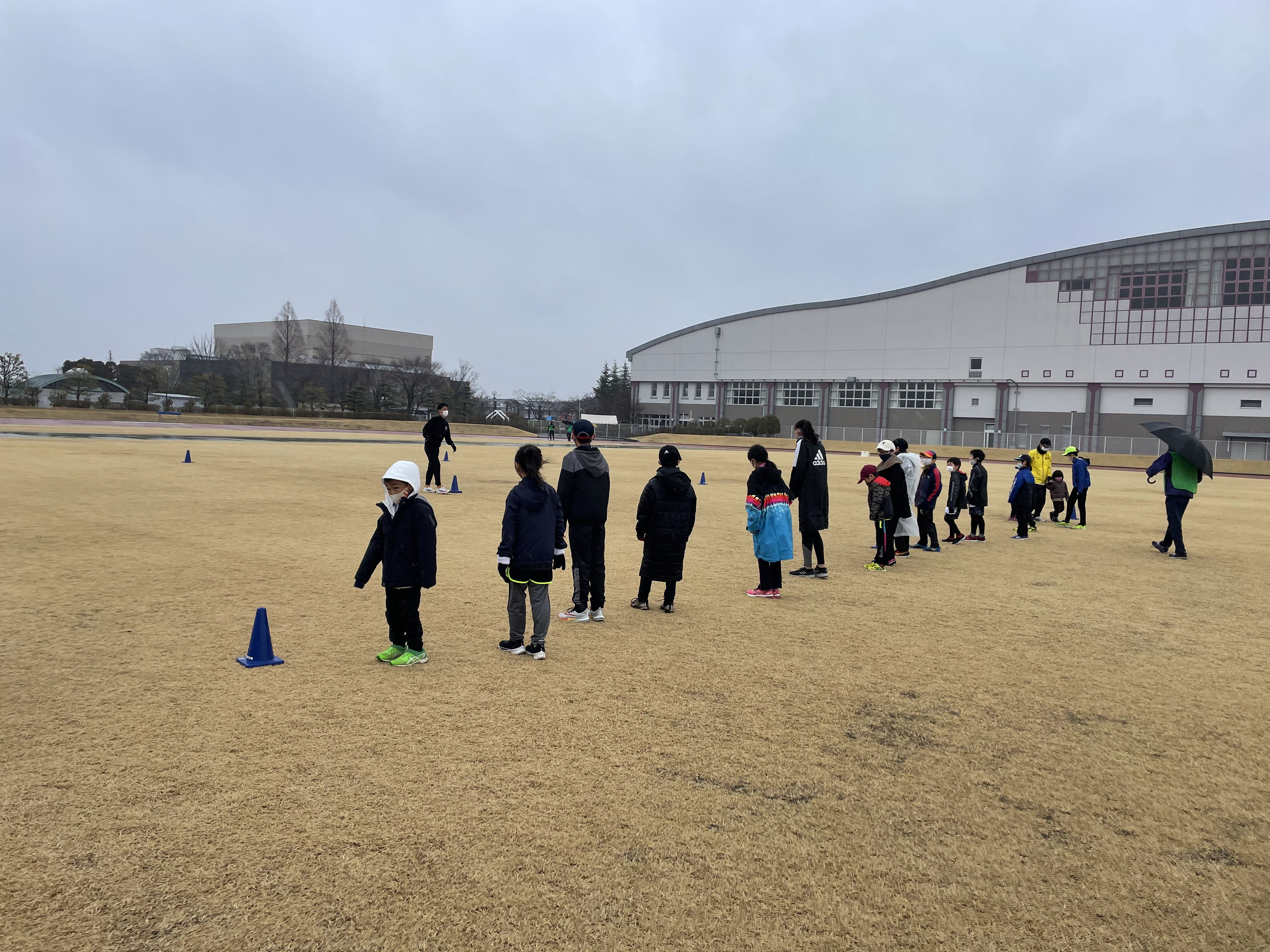 تويتر Npo法人 Hashiru على تويتر 第2回hashiruタイムトライアルは1 500mを終えて Beat Ac Tokyo 荒井輔さんによる かけっこ教室 を行なっています あいにくの雨ですが 力を尽くして走る姿は素晴らしいですね 引き続き 全力でサポートして参ります 宮城
