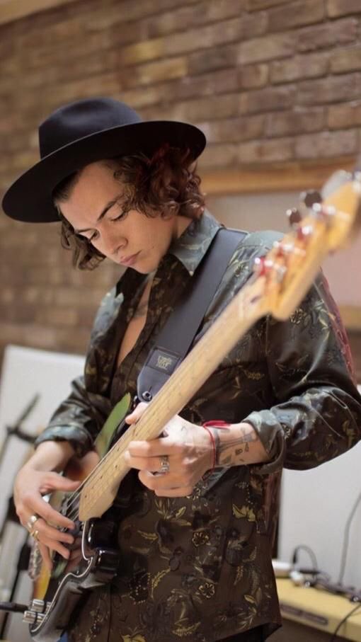 iJKLT94's tweet photo. acuérdense q cada RT cuenta como un VOTO‼️
I vote for Harry Styles as Favorite Male Artist at KCA's #KCA        #VoteHarryStyles @Harry_Styles https://t.co/4u1ZzaWDFe