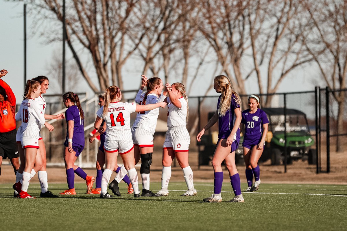 Today was fun!! Four Coyotes recorded goals including <a href="/AymarKayla/">kayla</a> &amp; <a href="/lindsayrfarrell/">Lindsay Farrell</a> recording their first career goals!!

Full recap 👇

📰: yote.us/3bHmKAO

#GoYotes x #WeAreSouthDakota