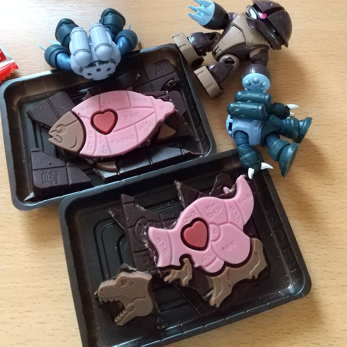 キャラパキ解体図鑑チョコ