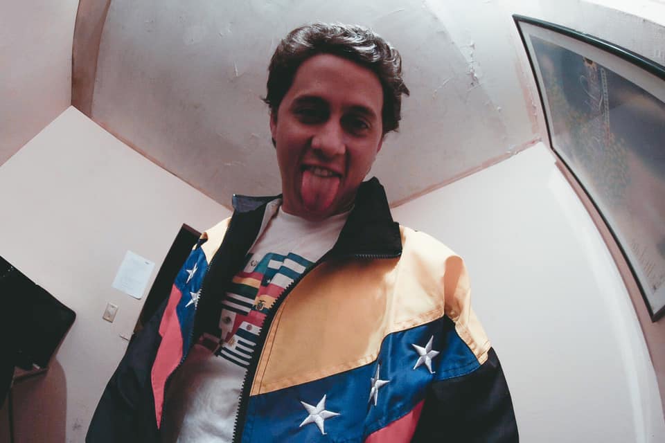 BUNDERGROUND's tweet photo. A TU VIDA, A QUE SE HAGA JUSTICIA, A QUE TU LEGADO MÁS NUNCA SE MANCHE Y QUE SIEMPRE ESTÉS VIVO Y TU MENSAJE AÚN MAS CLARO EN TODOS.
¡FELIZ CUMPLEAÑOS @ELCANSERBERO!
#LUZparaTY #Canserbero
#CanVive #JusticiaForCan
#ElIndigo #NiMásNiMenos
🇻🇪✝️🖤🎂👊🏾⚖🔥✍🏻📓📝3️⃣3️⃣ https://t.co/sIAkamQiog