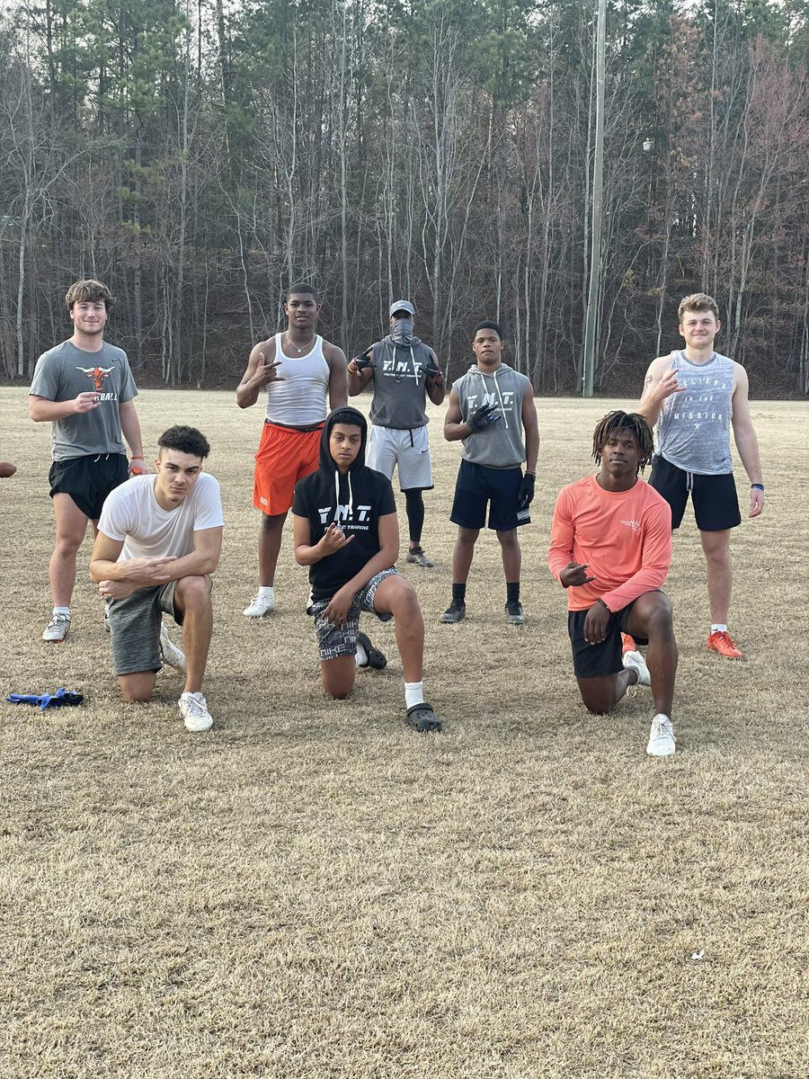 CoachWash4's tweet photo. Great work today from the usual @jlukus04 @DeuceCaldwell and the future @ChristianH24DB @KeShawn48923932 ‼️ Coaches there’s some 2021 ballers still available LB @j_degroot3 @JonathanS_30 and ATH @GeorgeF39008223‼️#RESULTS 🤘🏻🤟🏾 https://t.co/wGiyfrl88t