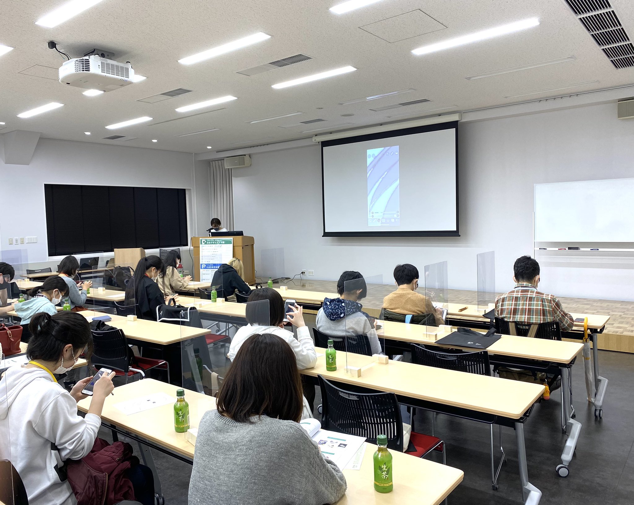 専門学校日本デザイナー学院 スキルアップセミナー アイビスペイント編 開催中です 今回は来校 ライブ配信の同時開催です アイビスペイントの使い方やプロの技をレクチャー中 アイビス アイビスペイント Ibis Ibispaint イラスト 日本