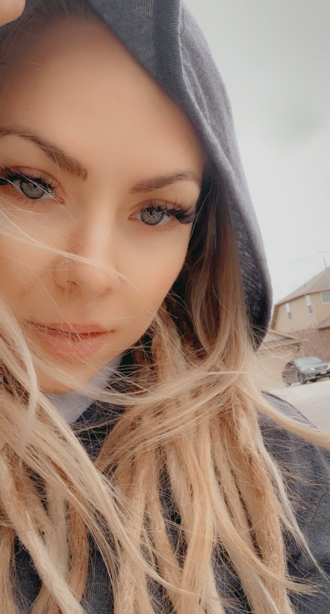 itsninarei's tweet photo. I crushed it today with a photoshop project and am finally getting up from the computer to go walk. Feeeellllsss good. #focus #imamachine #feelingcreativetoday https://t.co/heAYHbTRZ6