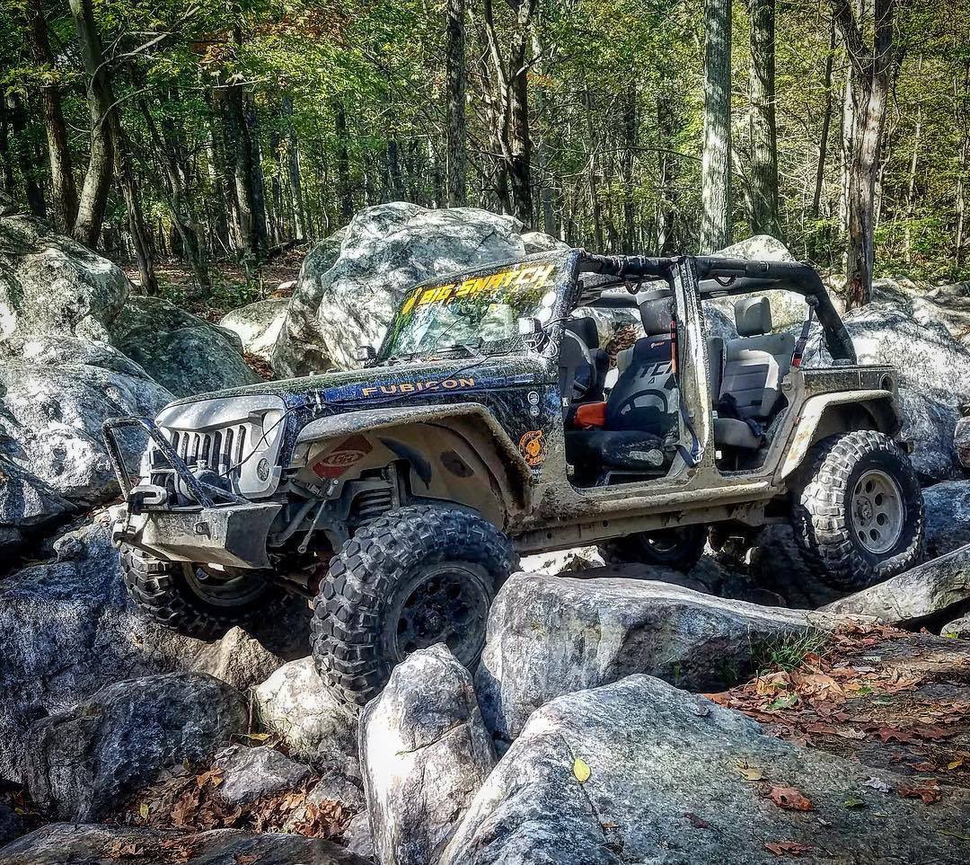 Rocks. Dirt. Or Mud? Which do you prefer to adventure thru???? #RockCrawling #DirtyJeep #Mudding #BigSnatchOffroad #Virginia #OffroadVA