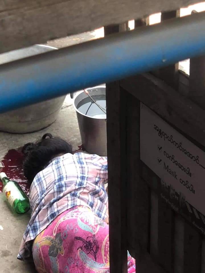 Tw //wound//blood
Victim of Fatal Shooting in Mandalay; A woman was shot in head n died on the spot on Mar13. As armed forces brutally shooting there till now, the dead body is still on the road n no one dares to carry her.
TOWARD FEDERAL UNION
#Mar13Coup
#WhatsHappeningInMyanmar