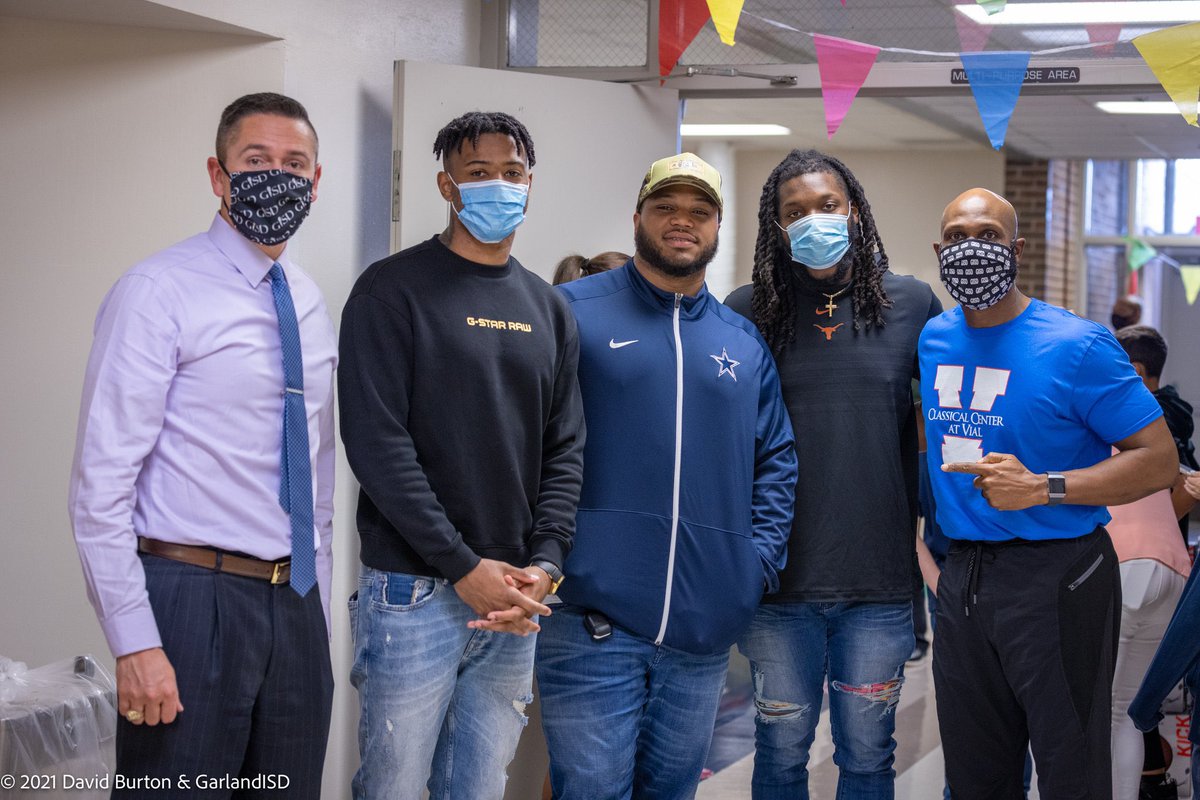 Selders4GISD's tweet photo. Dedicated administrators &amp; teachers, @gisd_iteam &amp; great athletes @MaydenII @malikjefferson @CALLME_WOOD @AntwaunWoods_ @BIG_A23! Their msg to our students: hard work pays off, stay focused, believe in yourself and your dreams! 👊🏾🙏🏾
@drlopez23 @sherese_nix @gisdnews #GAMEONinGISD https://t.co/yhb2IQYQwy