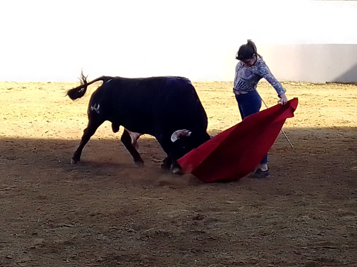 Ayer en la ganaderia de D. Manuel Blazquez pude salir a este toro con 7 años con el que me encontré muy a gusto , siempre agradecida #nodejesdesoñar #MMS #MariadelMarSantos #seguimos