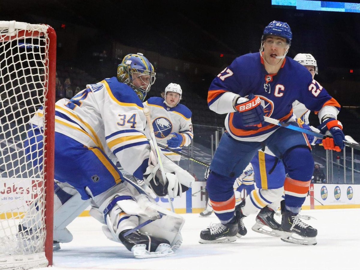 Islanders' Anders Lee out indefinitely after injury leaves him crawling in pain