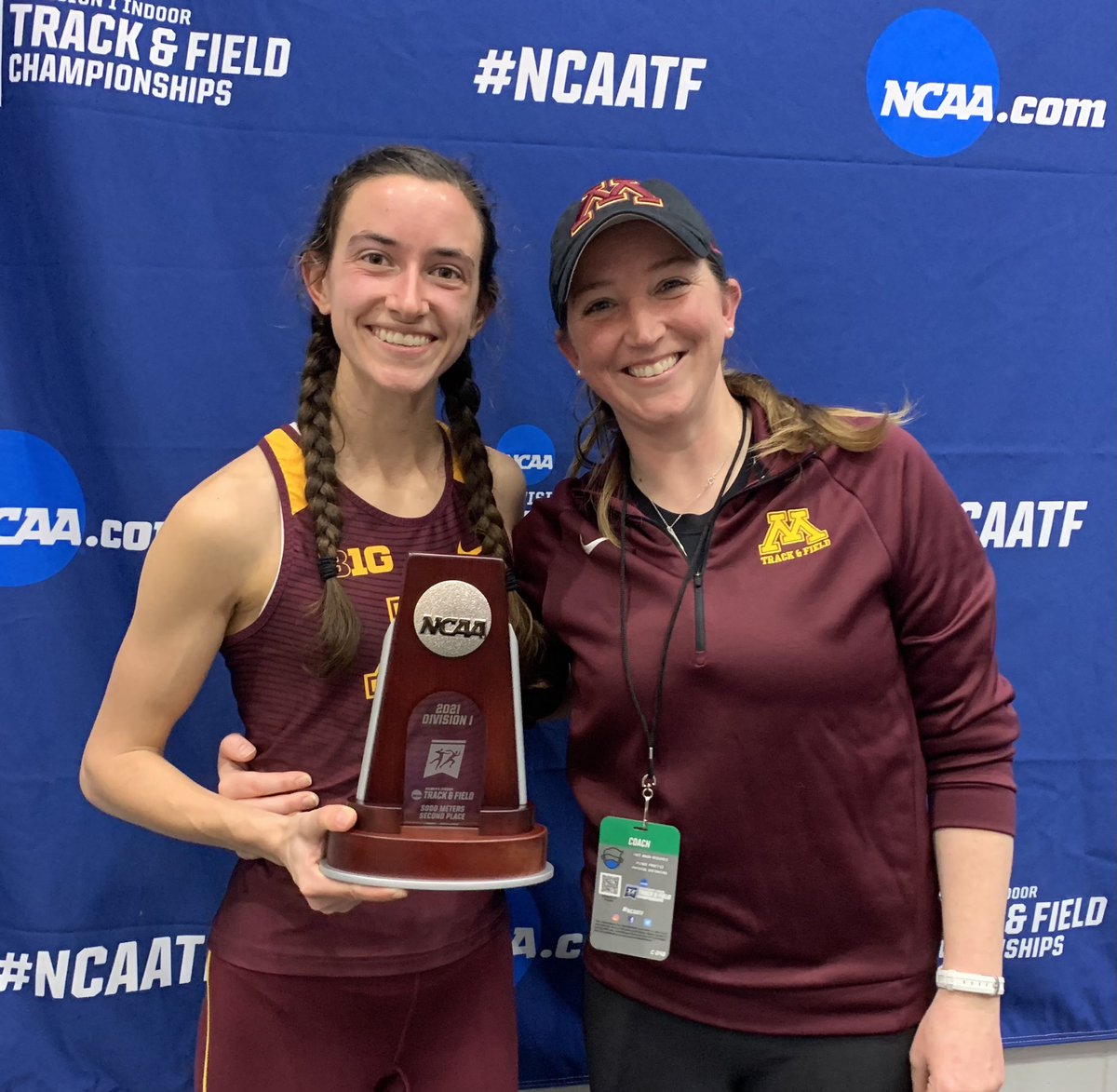 MNXCCoachHop's tweet photo. UNREAL..super tactical &amp; one of the weirdest races I’ve ever seen &amp; this woman stayed composed &amp; FREAKING killed the last 200! 31.72 for the fastest close to be an NCAA runner-up by less than a second 🤯🤯🤯🤯 And then she won the Elite 90 award for the highest GPA at the meet! https://t.co/AfEjLQpWEr